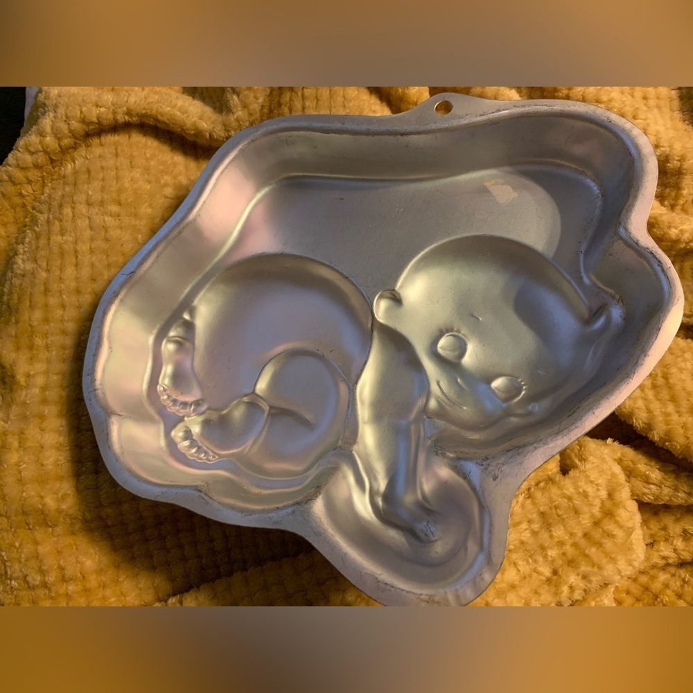 CRAWLING BABY Cake Pan.  Wilton vintage. Good used condition. - Picture 2 of 2
